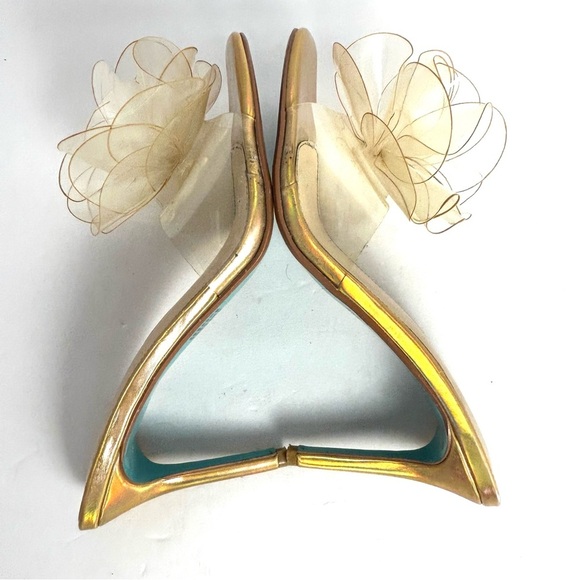 Blue by Betsey Johnson Dulce Lucite Heels Iridescent Gold Flower Petals Sz 8.5 M - Picture 9 of 13